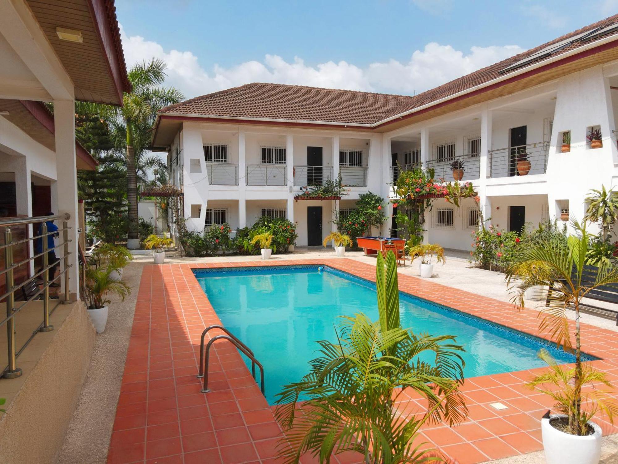 Bragha Apartments And Hotel Sekondi-Takoradi Екстериор снимка