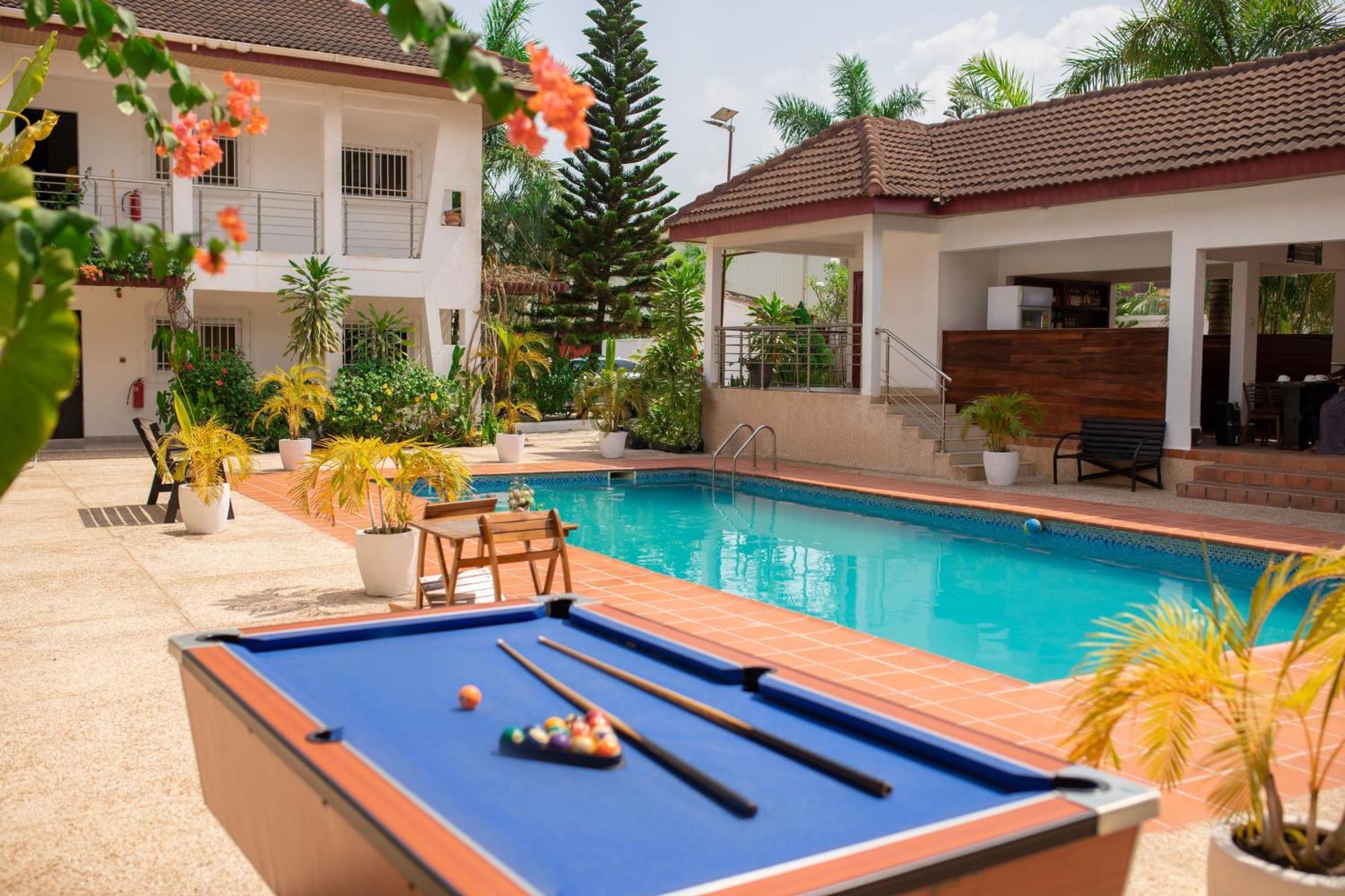 Bragha Apartments And Hotel Sekondi-Takoradi Екстериор снимка
